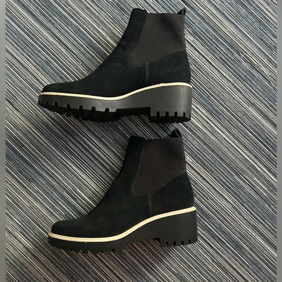 🆕 Dolce Vita Women’s Chelsea Black Suede Ankle Booties Huxly Lug Soles Size 10 - Picture 4 of 8